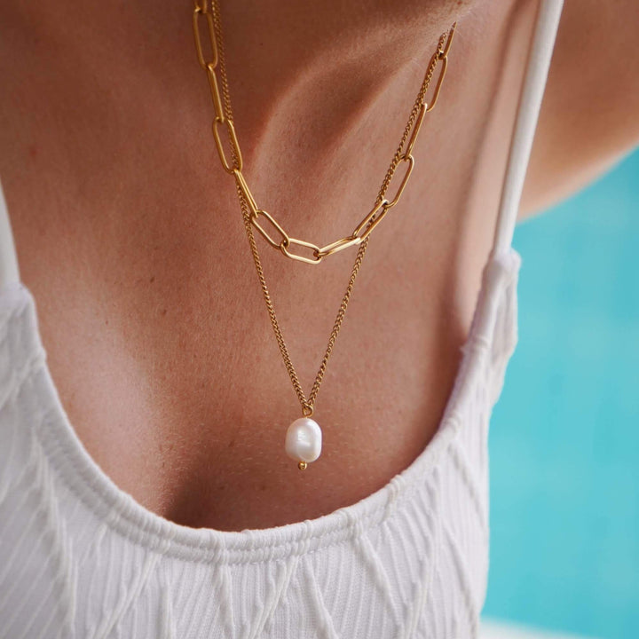 Valeria Pearl Necklace